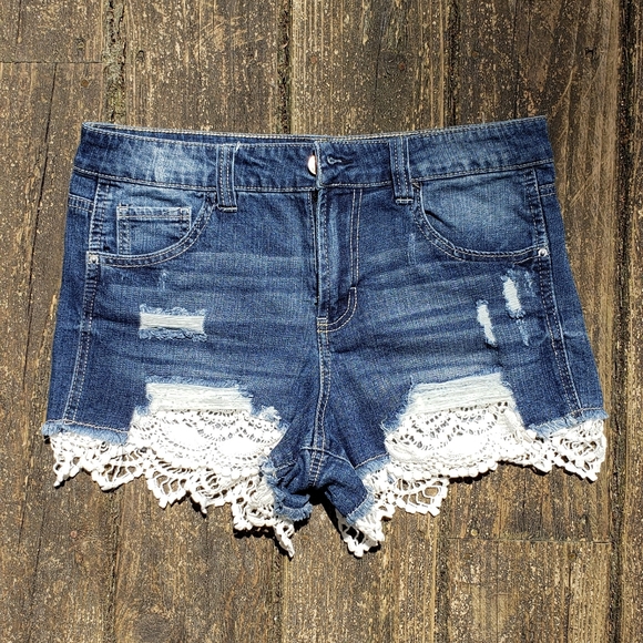 Almost Famous Denim - NWT Almost Famous High Rise Shorts 😍